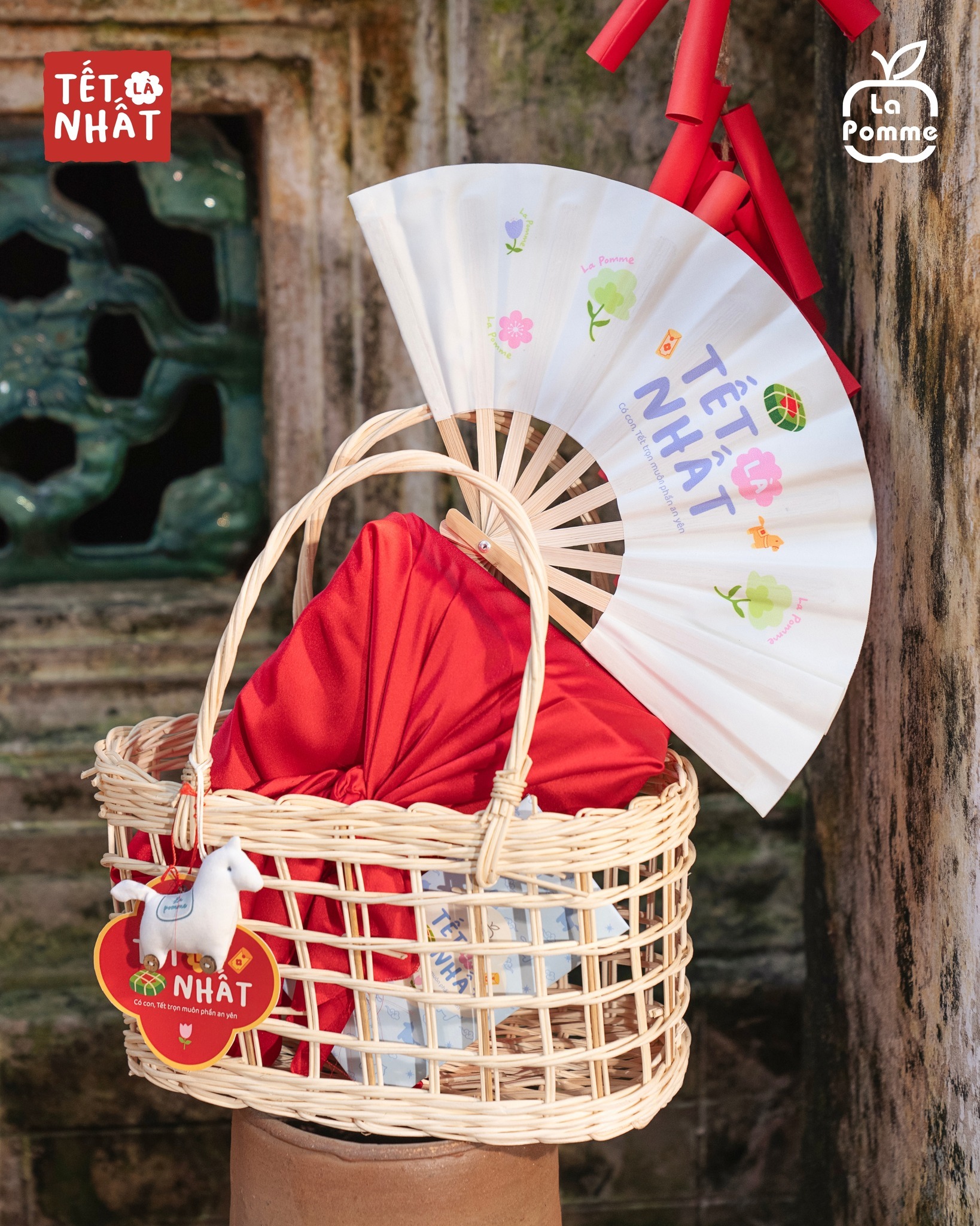 Quạt lụa La Pomme Xuân An