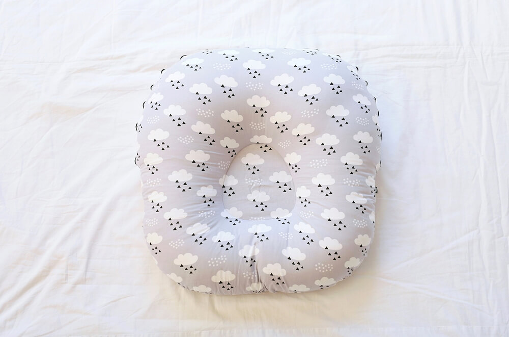 Gối chống trào Roto bebe (họa tiết Lụa gấu, Đào vàng, Đào bạc hà, Hồng chery, Ghi cá voi, Tím gấu, Vàng chim sẻ, Hoạ tiết mây, Trắng sao, Hồng gấu) — ảnh 8