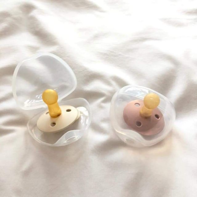 Bibs - Hộp đựng ti giả