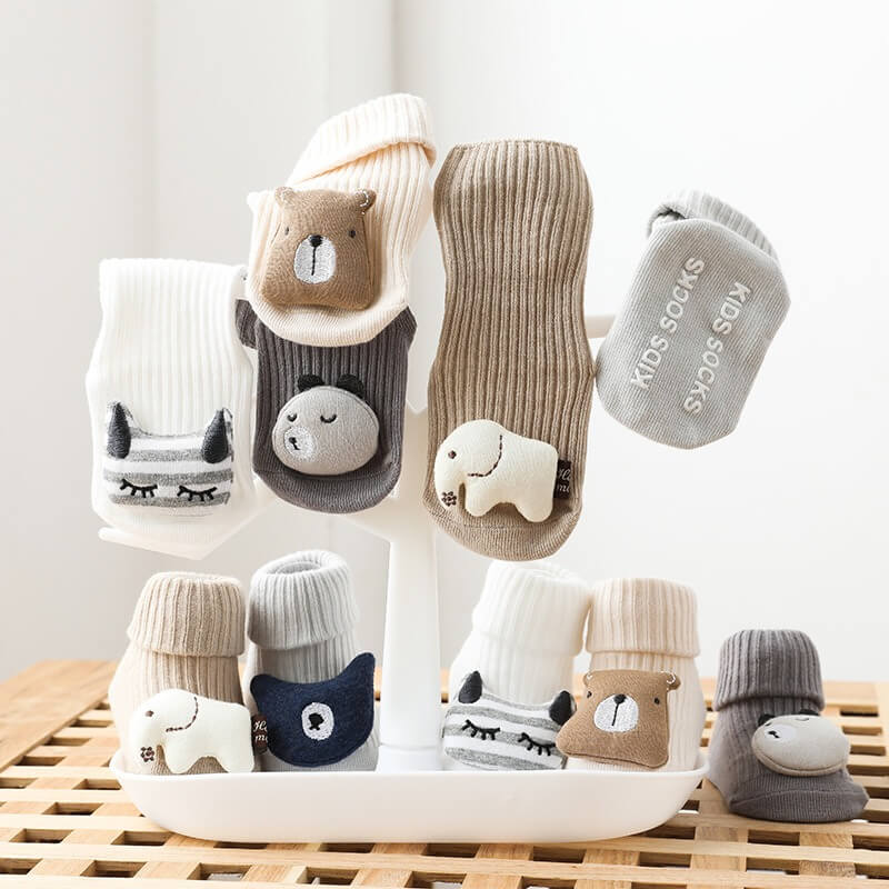 Tất trẻ em hình thú vui nhộn chống trượt in chữ Kids socks