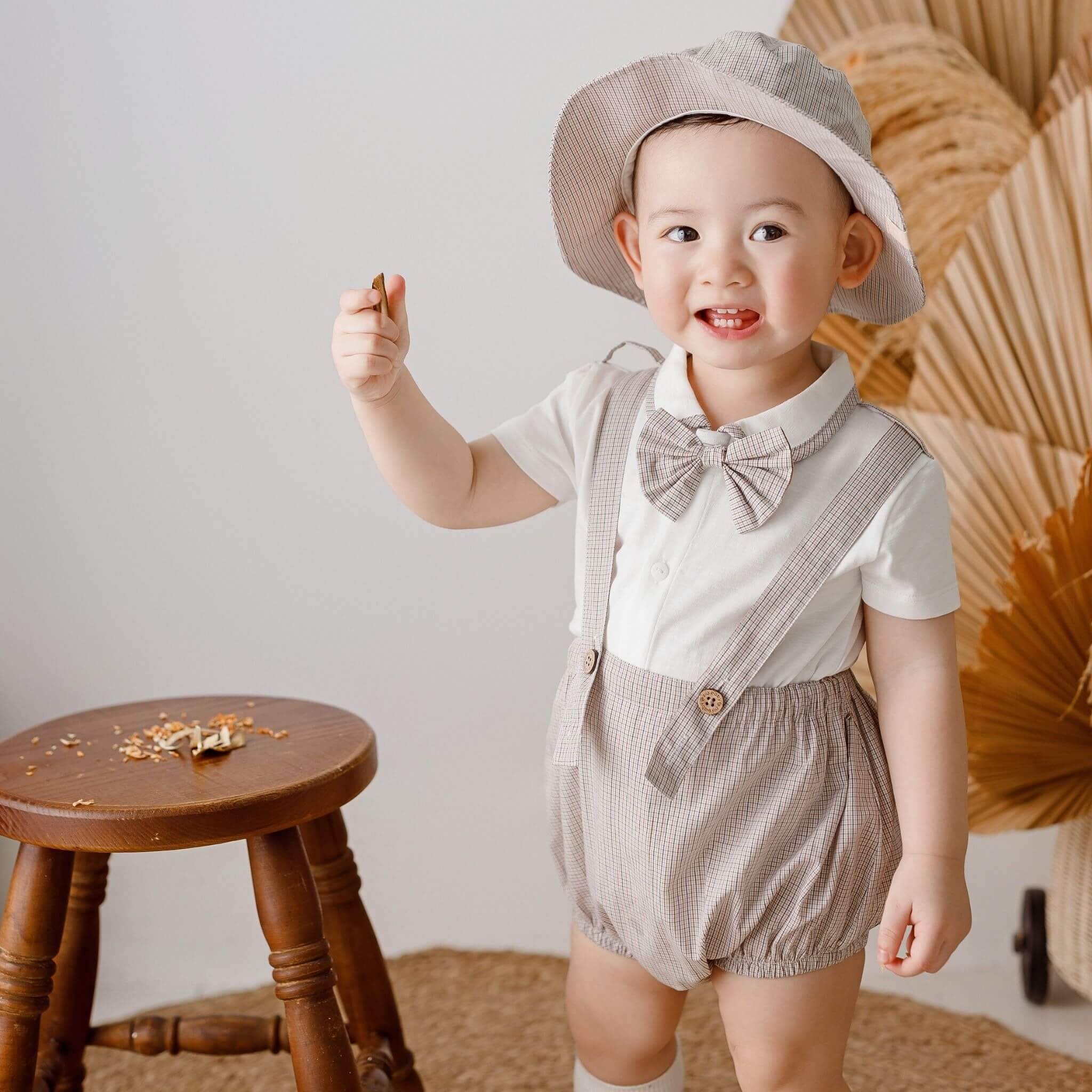 Bu Baby - BCT6332NC.18M42A | Set quần yếm kèm áo ngắn tay bé trai + nơ cổ Trắng - Kẻ be 12-18M, 18-24M