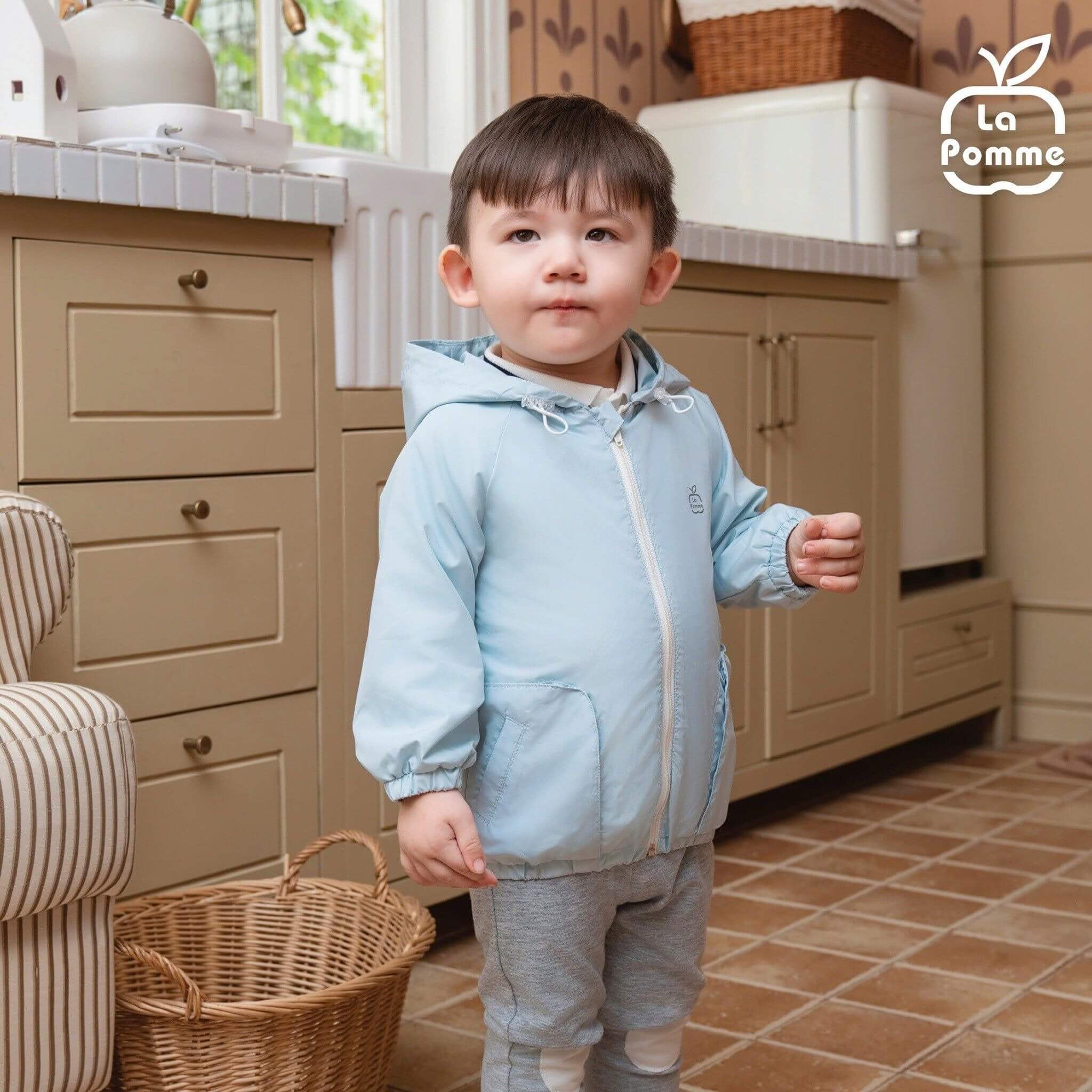 Áo khoác gió La Pomme kèm mũ túi hộp - 6M, 9M, 12M, 18M, 3Y Xanh — ảnh 2